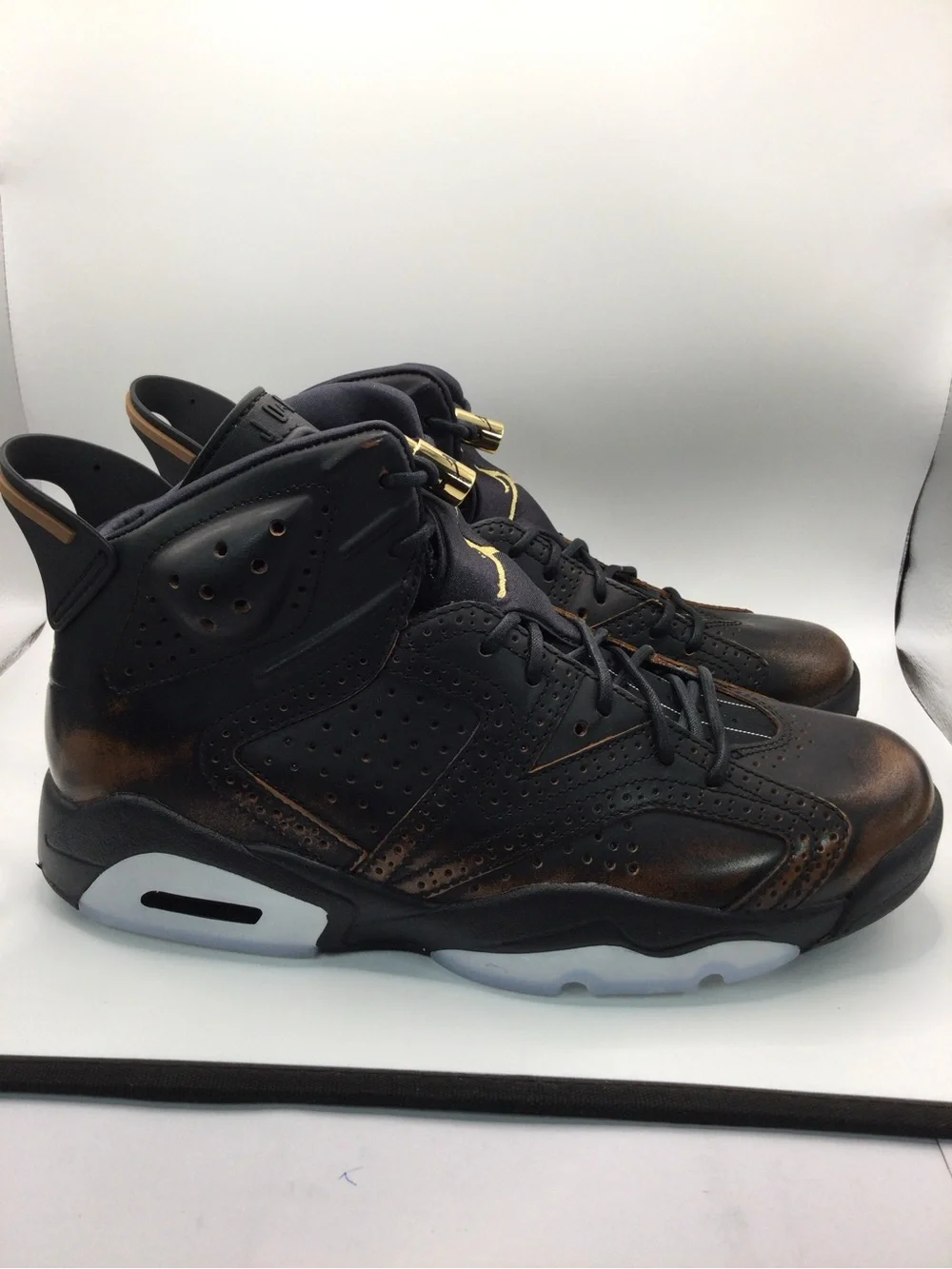 Jordan Men's Black Sneakers with Gold Jumpman